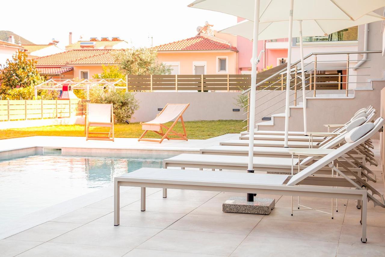 Arodo Suites Nea Iraklitsa Exterior foto